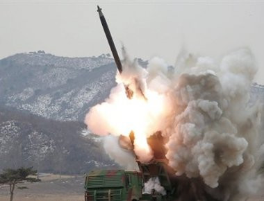 EKTAKTO: Η Βόρεια Κορέα εκτόξευσε ένα αγνώστων στοιχείων βλήμα